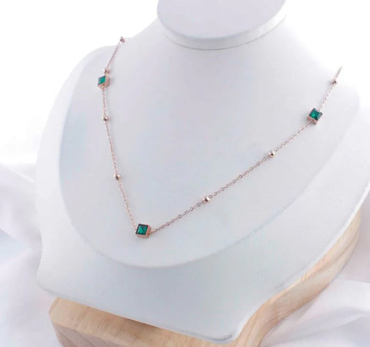 Emerald Enclave Linked Anti-tarnish Necklace, close up 